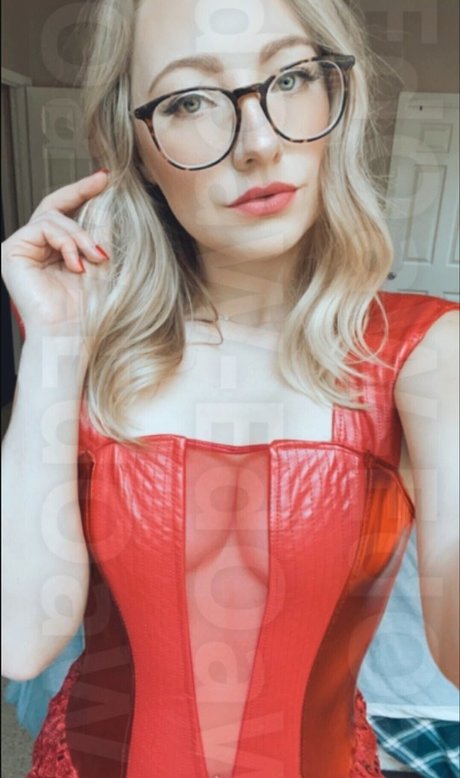 トゥワークオンリーファン セクシー裸 写真