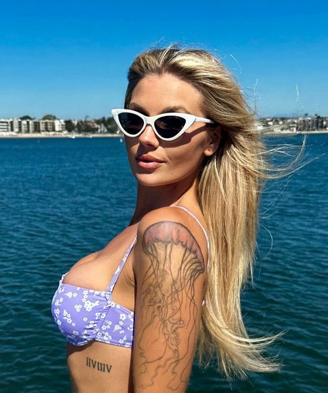 ライトスキンオンリーファンズ セクシーヌード 写真