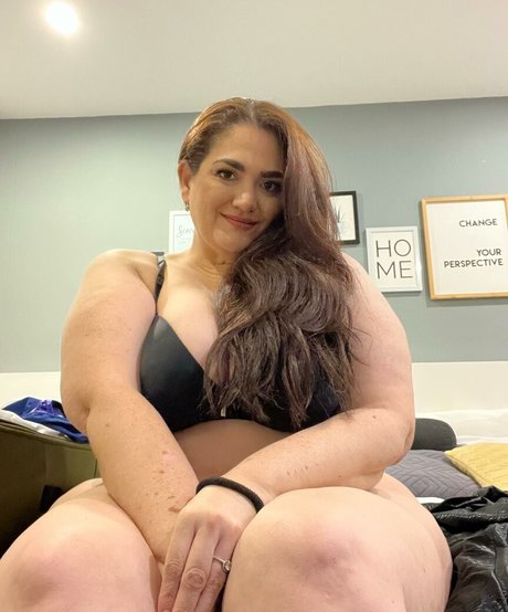 Patricia Curvy XXL ヌードモデル ギャラリー