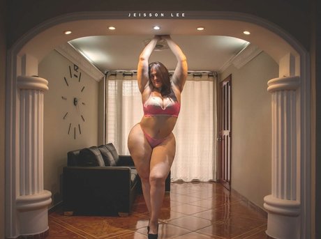 Patricia Curvy XXL 裸モデル アーカイブ