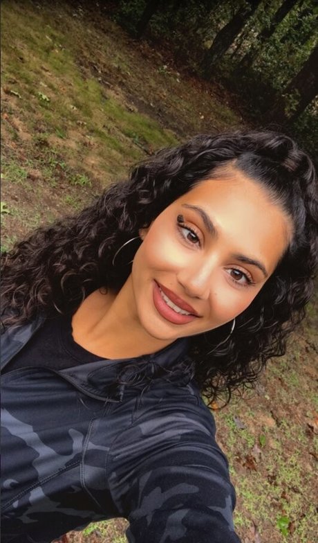 Priya Singh 最高のモデル 写真