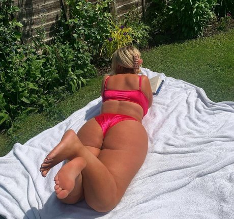 Izzy Nicholls 美しいモデル アーカイブ