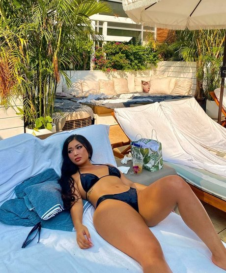 セクシーなラテン系オンリーファンズ ホットヌード 写真