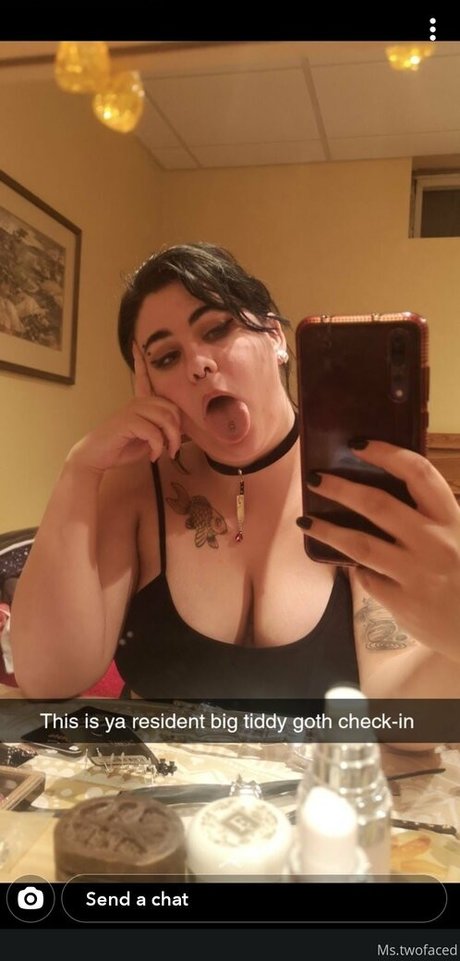 黒い肌のオンリーファンズ ホットセックス 写真