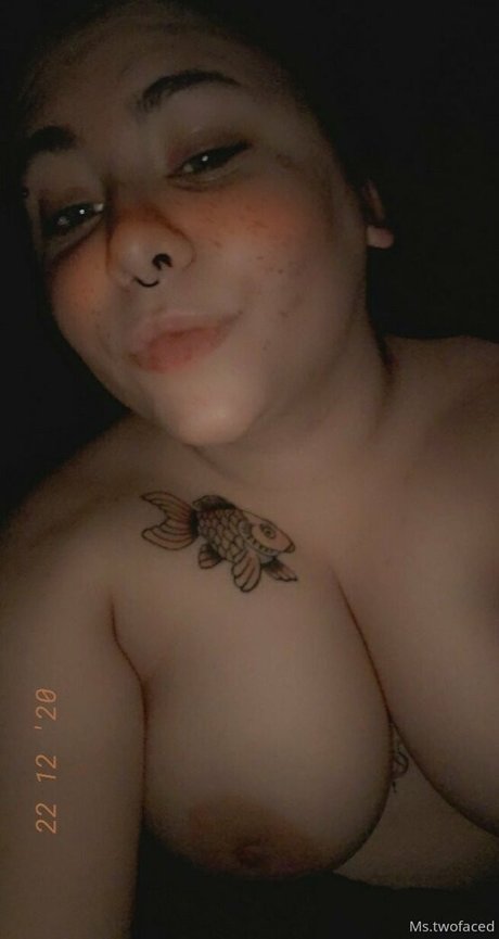 mrandmrstwofaced 可愛いモデル 写真