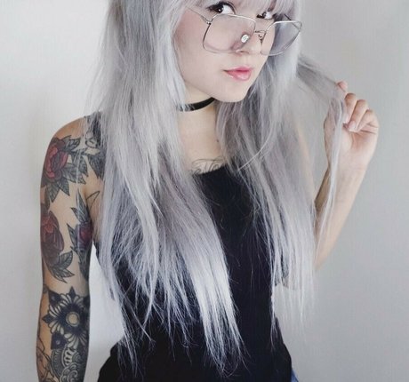 lLouLou アダルトモデル 画像