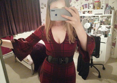 制服オンリーファン ヌード 画像