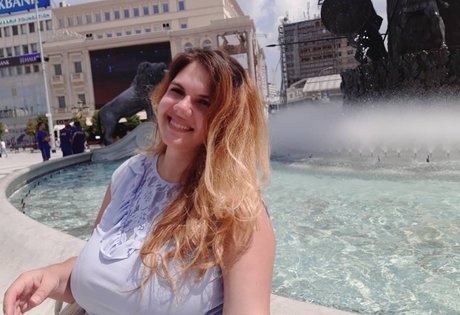 毛深い茂みオンリーファンズ ホットセックス 写真