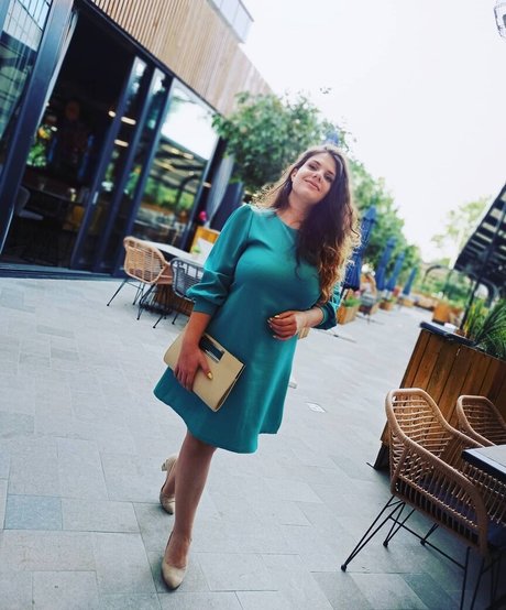 曲線美のシーメールオンリーファンズ ホット 写真