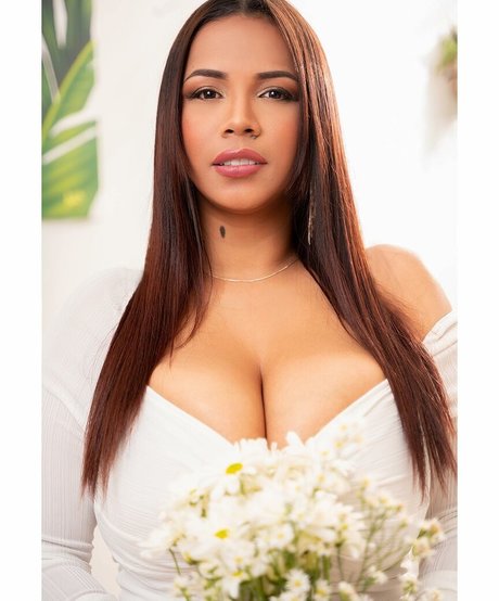 巨乳ディープスロートオンリーファンズ 無料ヌード 写真