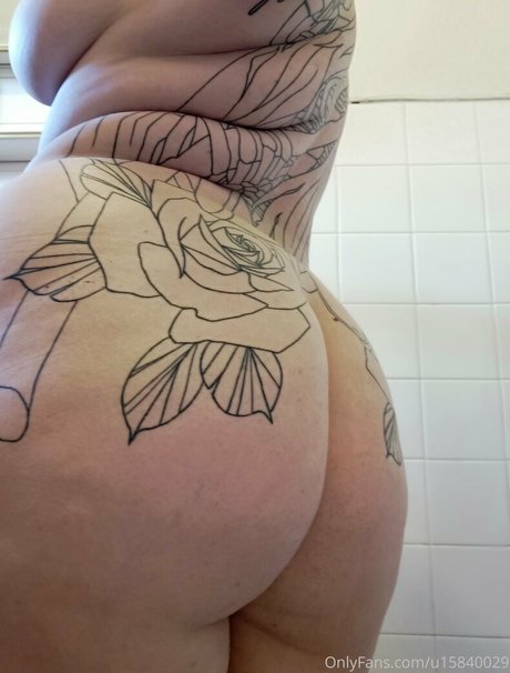 ladygraves 裸のポルノスター 写真