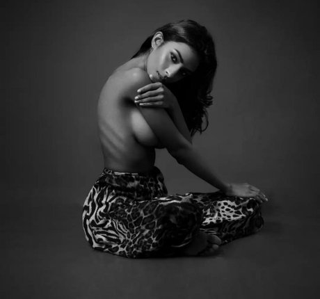 Hashini Guruge セクシーモデル 写真