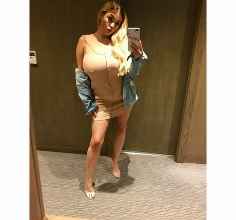 Kendall Rowan 高品質のスター 画像