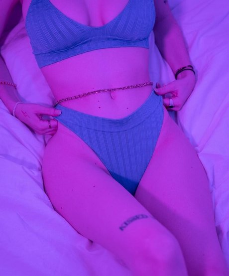 Caponce セックスモデル 画像