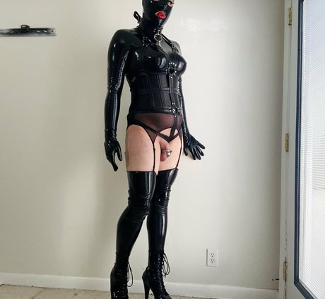 luciaandleighlatex ポルノスター 裸 写真