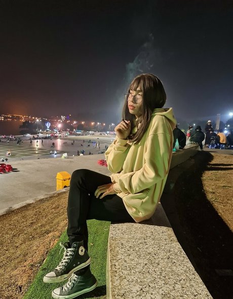 手袋オンリーファンズ アート裸 写真