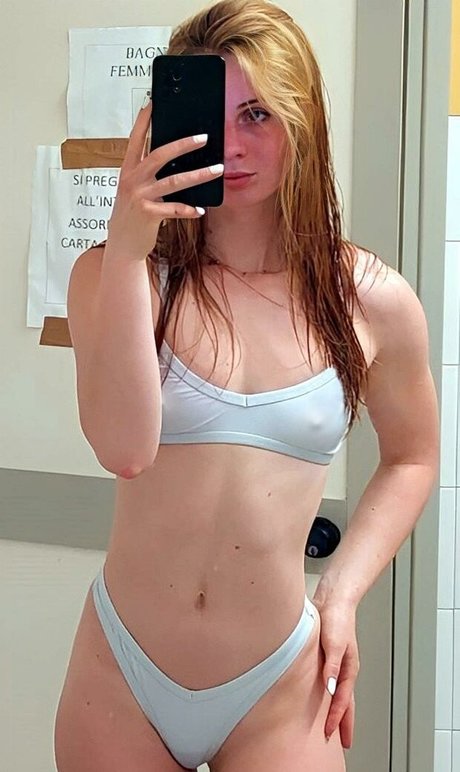 Maria Roberta Gherca ポルノスター 素敵 写真
