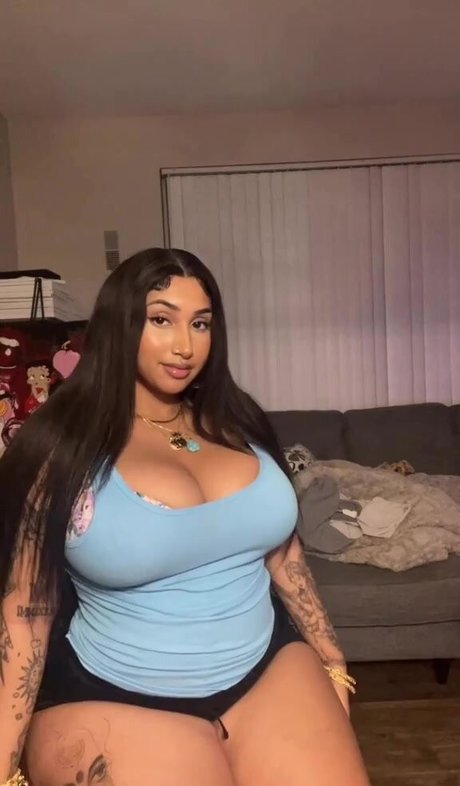 ブルネットのティーンオンリーファンズ パーフェクト 写真