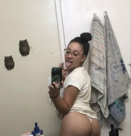 小さいチンポのシーメールオンリーファンズ 限定 写真