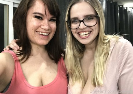 オンリーファンズで ポルノグラフィック 写真