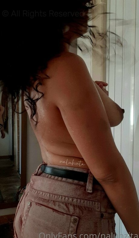 naluhzita ポルノ女優 写真
