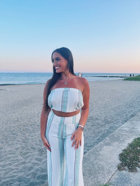 Taylor Alessi 完璧なモデル 画像