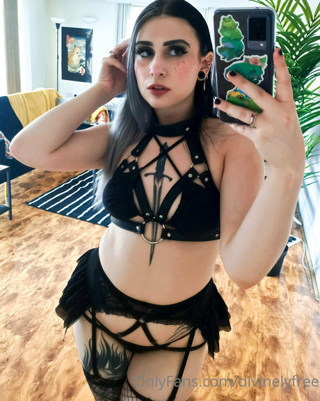 divinelyfree 美しいスター ギャラリー