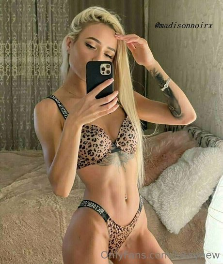 lussynew 素敵なポルノスター 写真