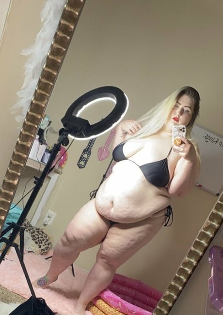 ivyisfree エロティックなモデル 写真