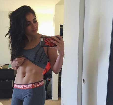 Emelia Hartford ポルノスター アート 写真