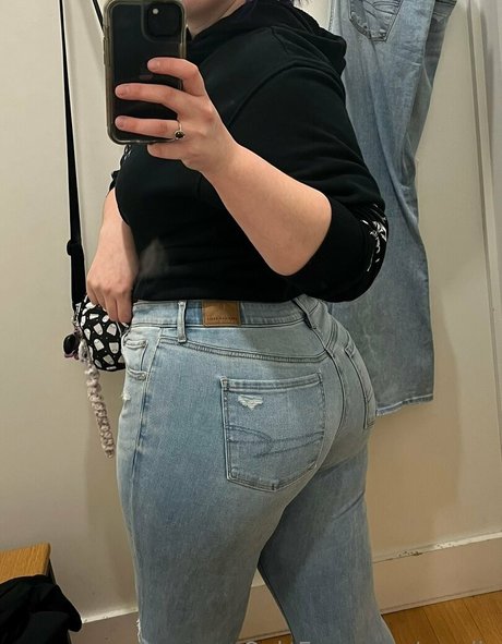 ヨガパンツ オンリーファンズ ホット 画像