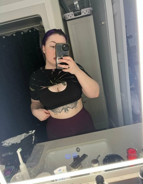 ティーンフィンガリングオンリーファンズ ヌード 写真