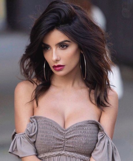 Mikaela Hoover トップモデル 写真