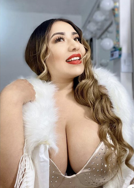 エボニーギルフオンリーファンズ 美しいヌード 写真