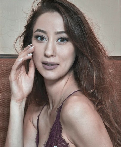 Angelica Chebotar XXXモデル 画像