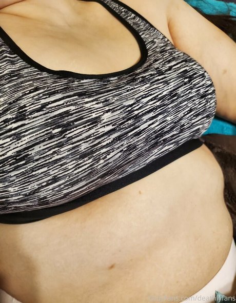 deathlyfans アダルトスター 写真