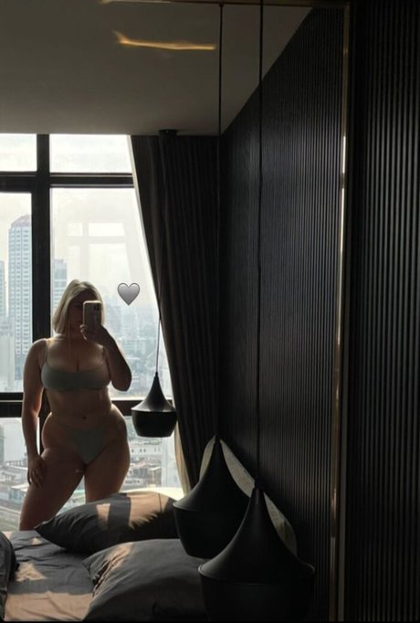 barbiegotthicc ヌードスター 写真