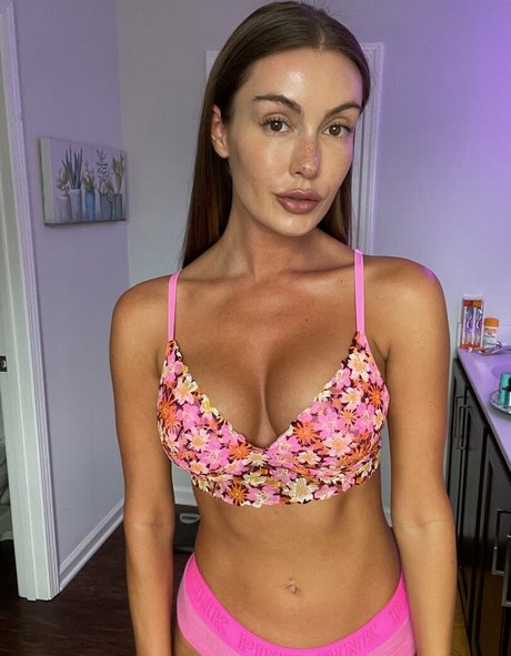 carolinawhite54 top profile image