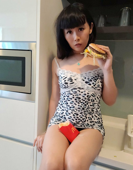 itsbellaadrianna ヌード女優 画像
