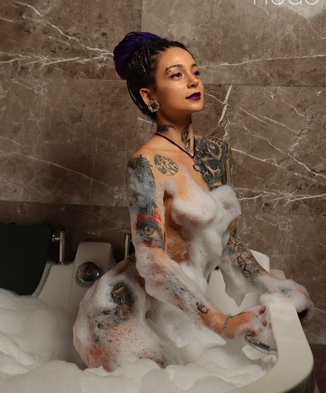 熟女オナニーオンリーファンズ セクシー裸 写真