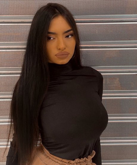 黒いお尻のオンリーファンズ ホットヌード 画像