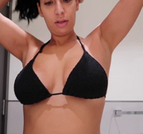 Lamiya Slimani ホットなポルノスター 写真