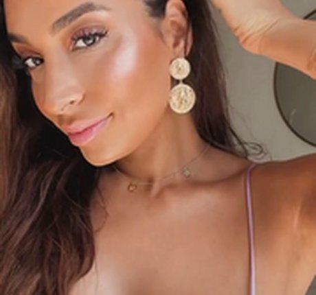 Lamiya Slimani スター ヌード 画像