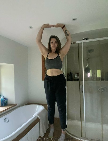 amazonbeth 6foot6 ポルノスター パーフェクト 写真