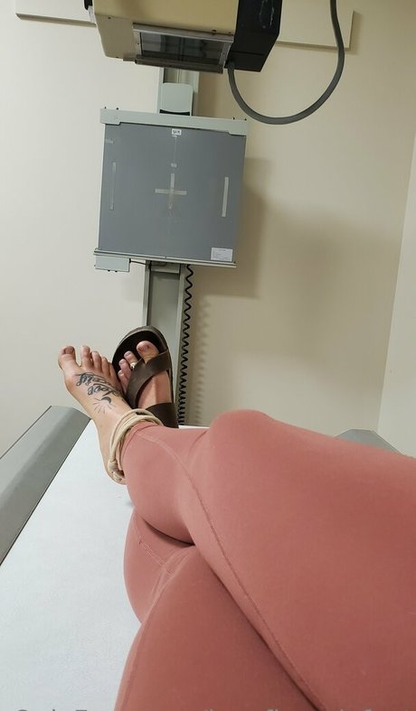 lovefiercelyfeet 高品質女優 写真