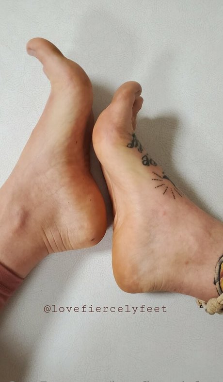 lovefiercelyfeet ポルノスター 写真
