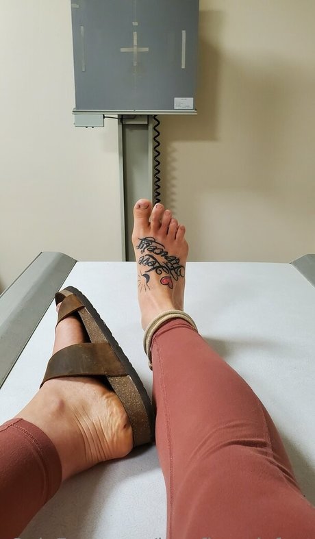 lovefiercelyfeet スター ヌード 写真