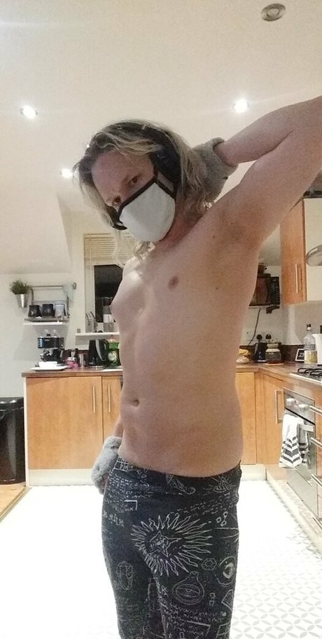 毛深い茂みオンリーファンズ ヌード 写真