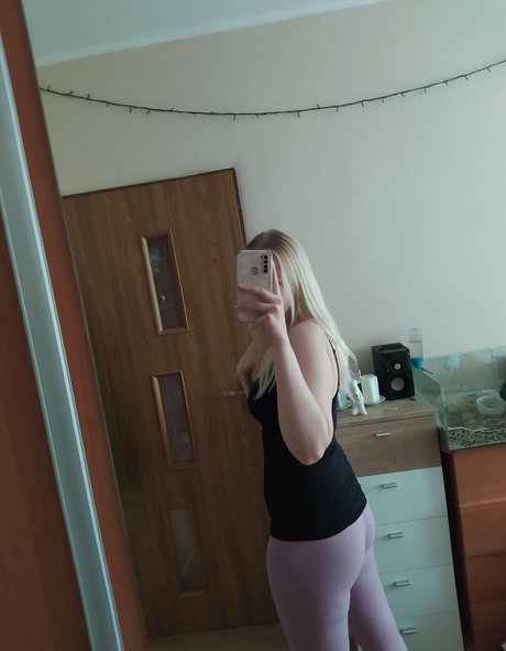 小さいチンポのシーメールオンリーファンズ 無料xxx 写真