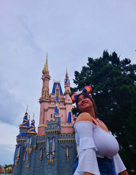 BBW パウグ オンリーファンズ セクシー 画像